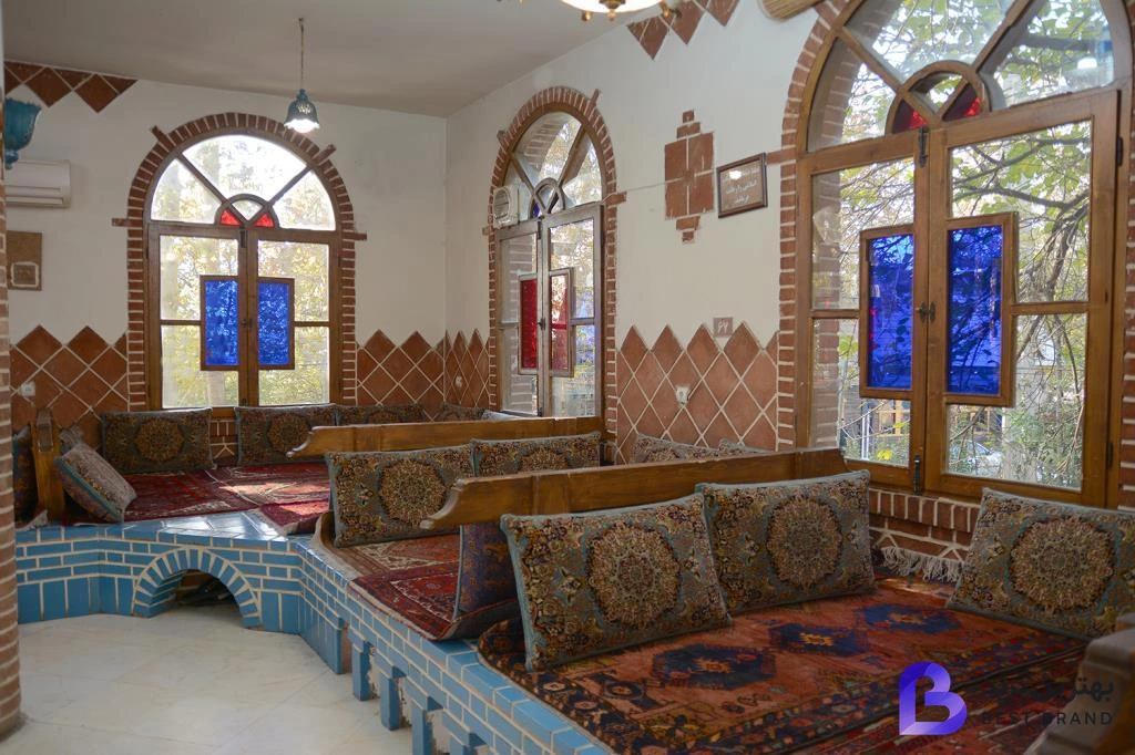 تصویر باغ رستوران خانوادگی حسین