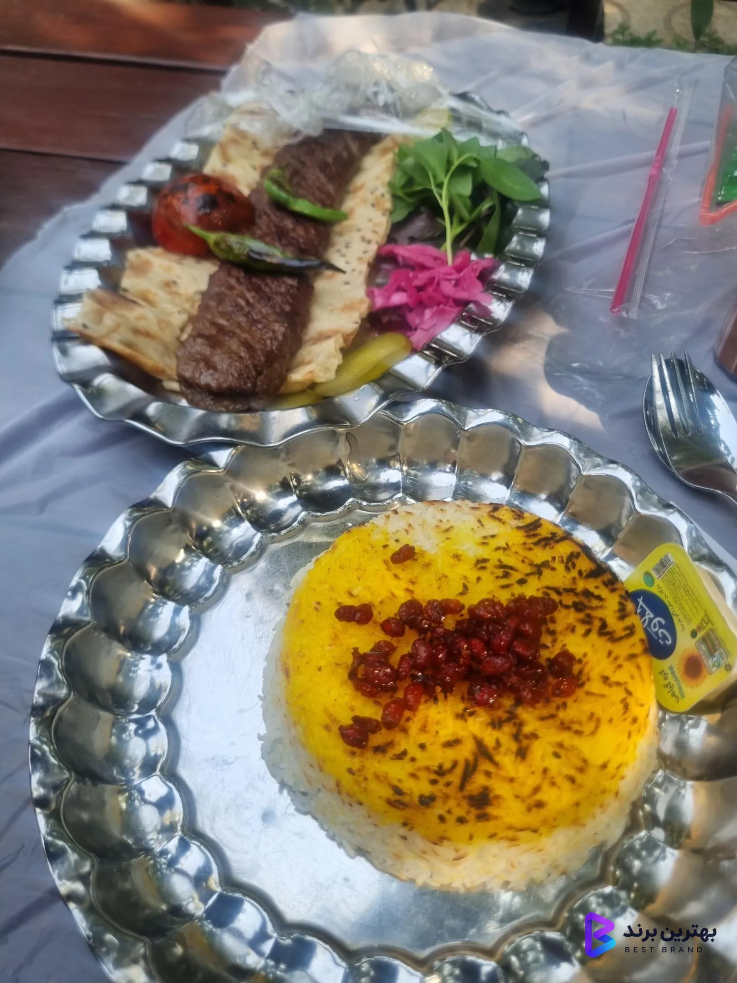 تصویر باغ رستوران شادی