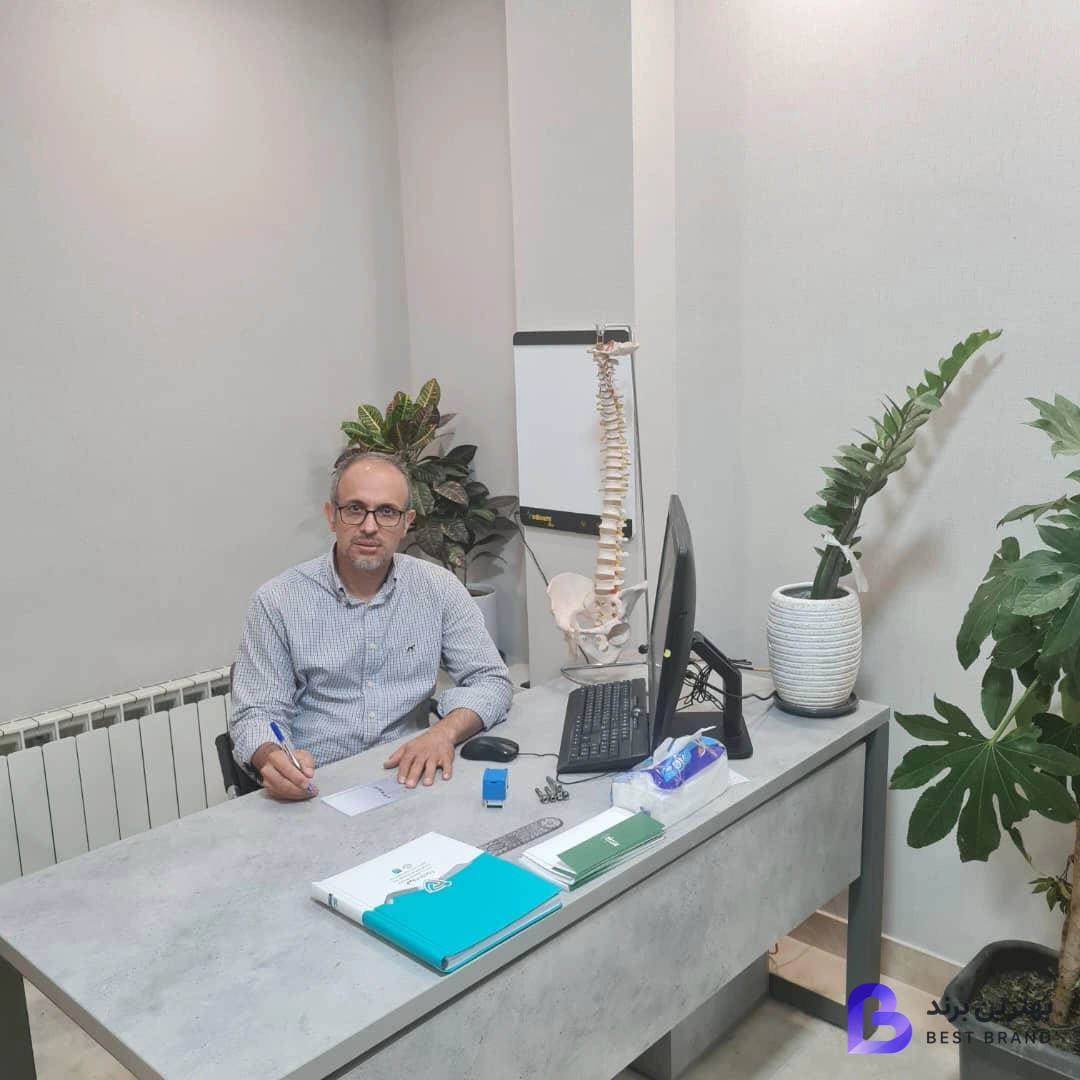 تصویر 4 از دکتر حمید حصاری کیا فوق تخصص جراحی ستون فقرات