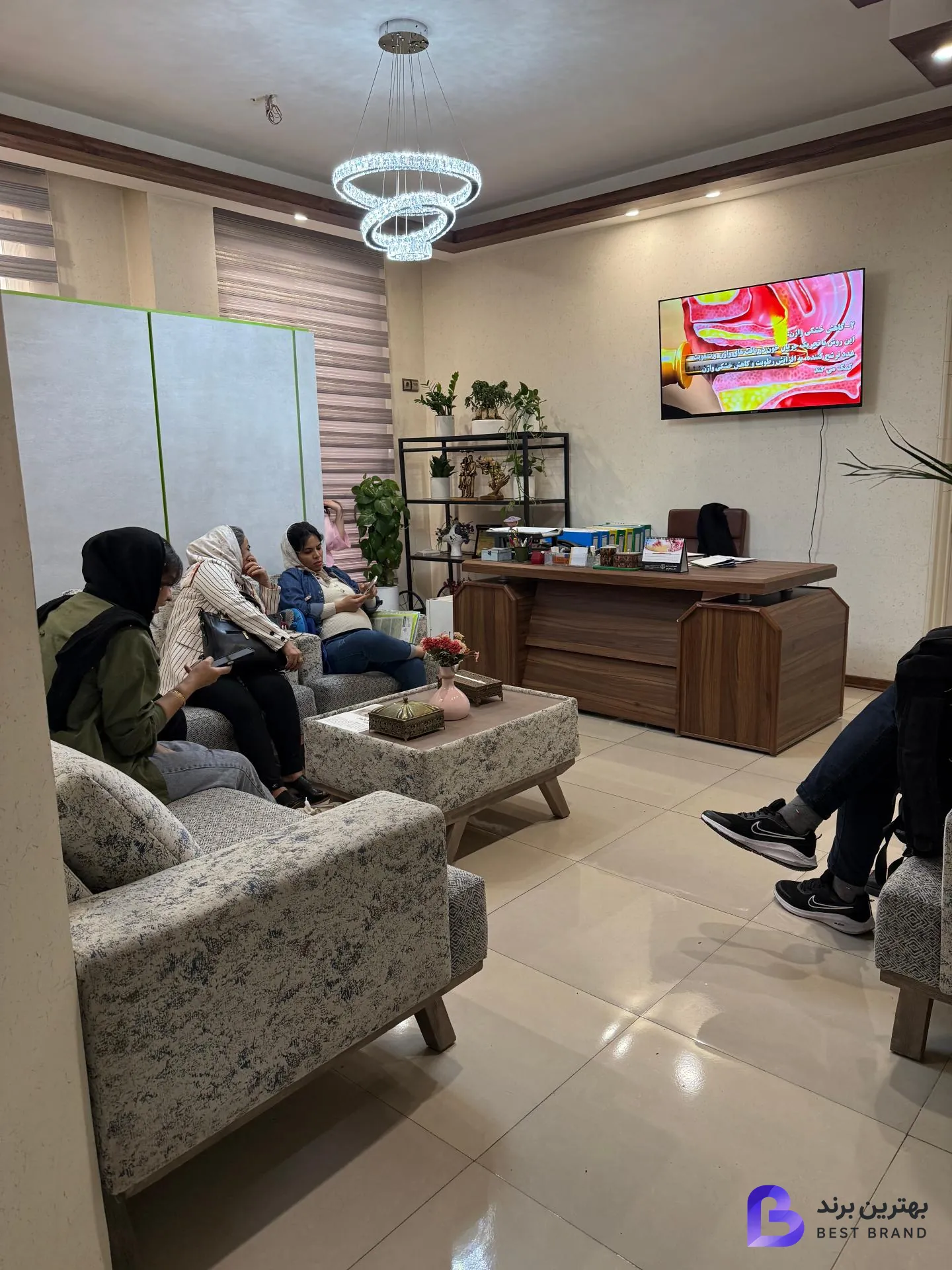 تصویر 1 از دکتر فریده رزاقیان متخصص زنان و زایمان