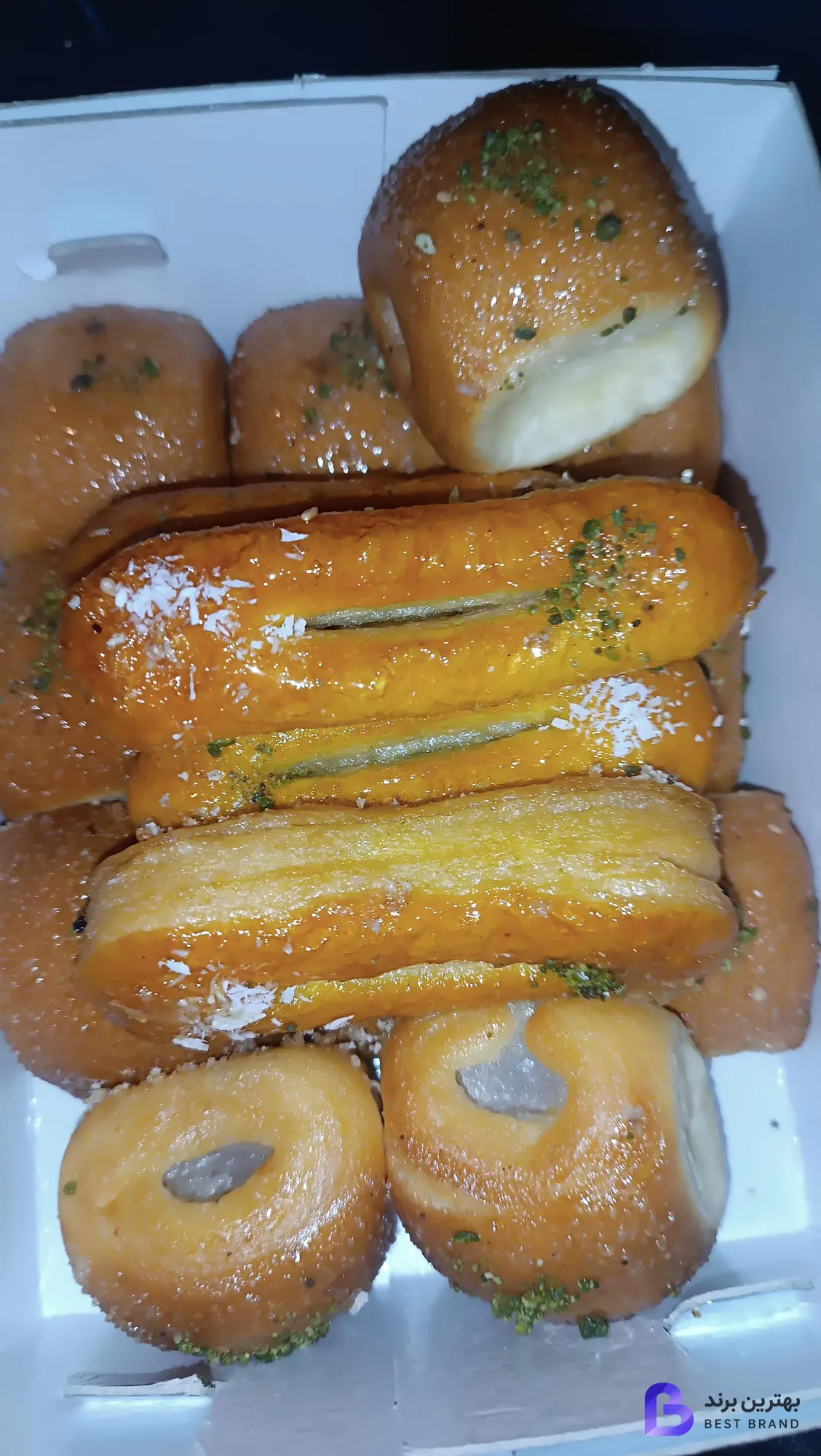 تصویر شیرینی و باقلوای شب شیرین