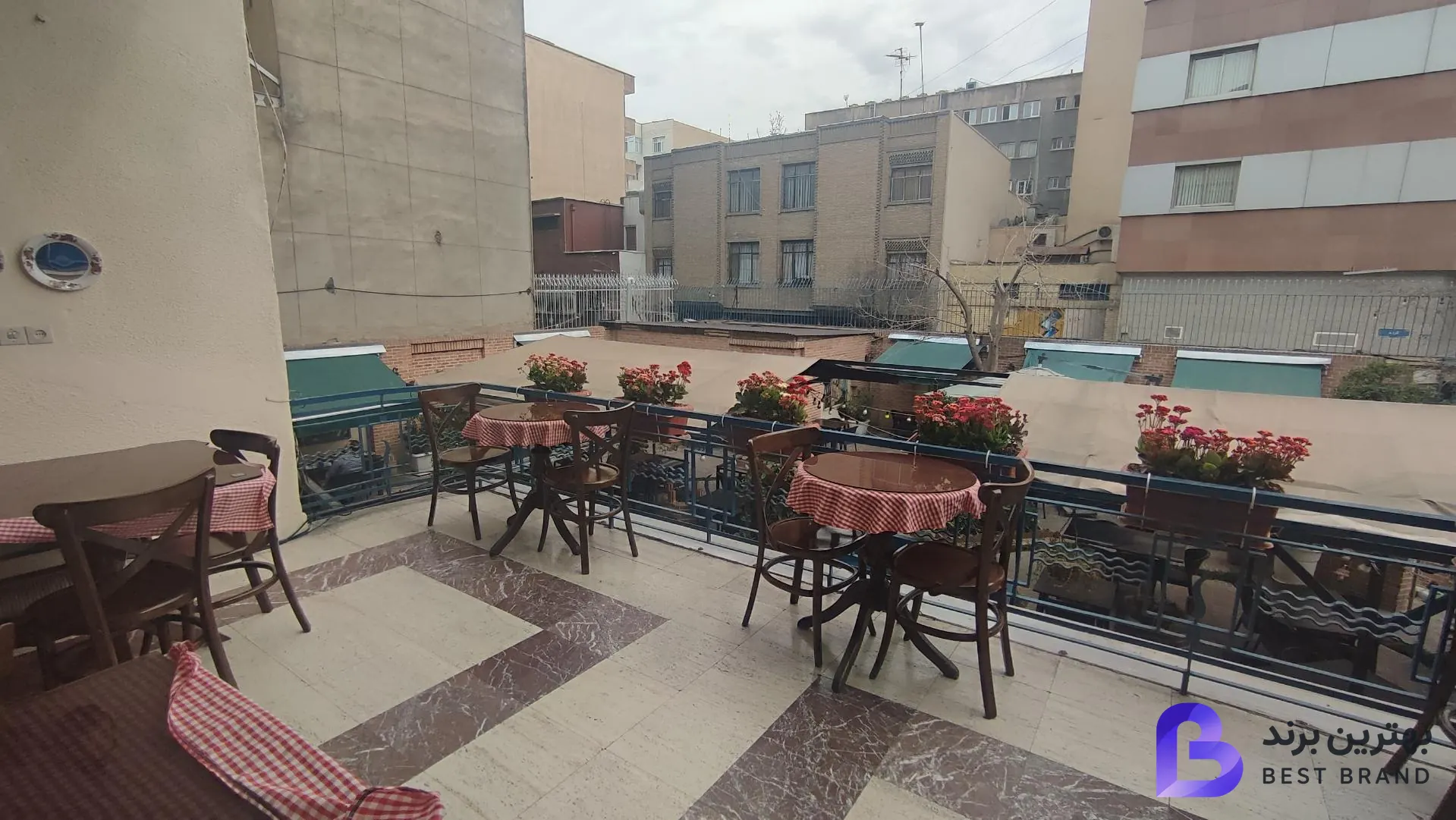 تصویر 1 از عمارت آفرید
